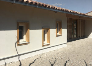 Locaux associatifs Vinsobres Jacques Anglade Adela Ciurea structure bois murs paille
